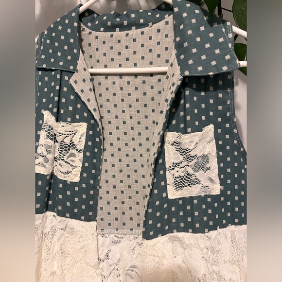 Polka Dot Lace Vest - Picture 2 of 3
